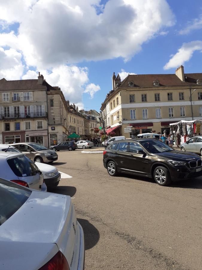 Appartement 48M2 Pour 6 Personnes Au Centre Ville Historique Avec Parking Gratuit Et Une Borne De Recharge Pour Voiture A 10 Metres Avallon Exteriér fotografie