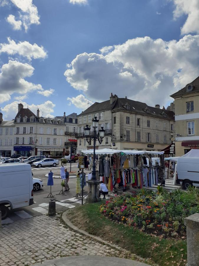 Appartement 48M2 Pour 6 Personnes Au Centre Ville Historique Avec Parking Gratuit Et Une Borne De Recharge Pour Voiture A 10 Metres Avallon Exteriér fotografie